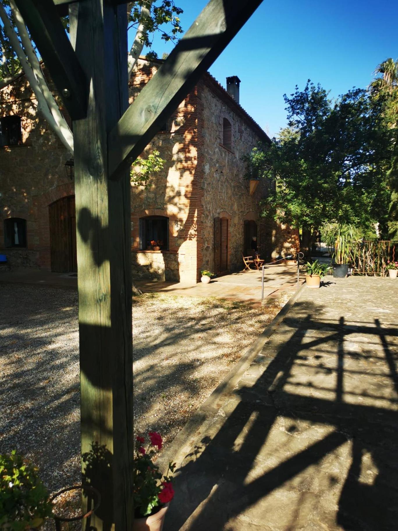 Le Mas Petit Thuir Exterior photo