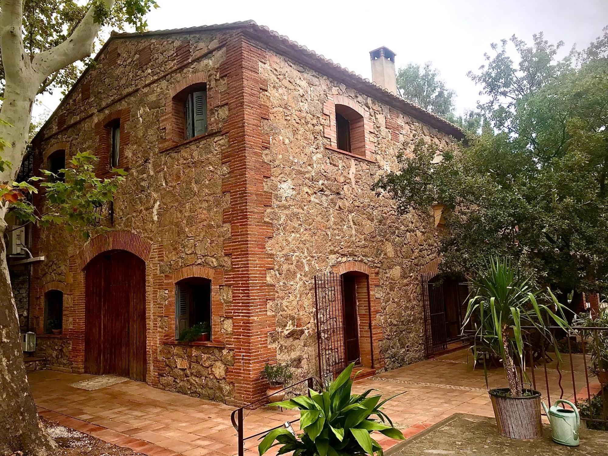 Le Mas Petit Thuir Exterior photo
